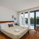 Villa With Private Pool And Garden - Total Privacy *