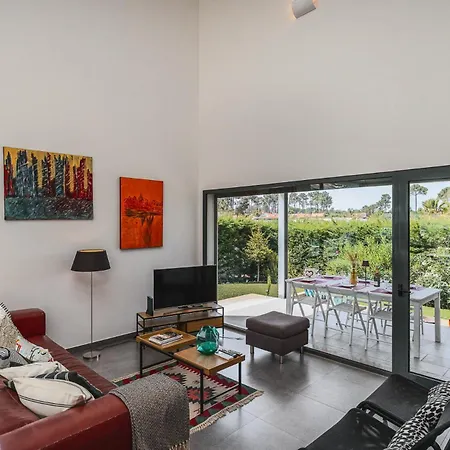 Luxury Villa- Pool, Garden, Total Privacy 塞辛布拉