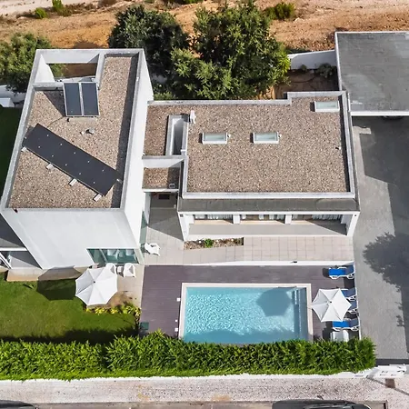 Luxury Villa- Pool, Garden, Total Privacy * 塞辛布拉