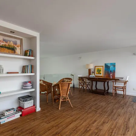 Luxury Villa- Pool, Garden, Total Privacy 别墅