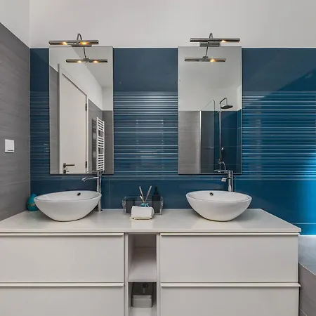 Luxury Villa- Pool, Garden, Total Privacy 别墅 塞辛布拉