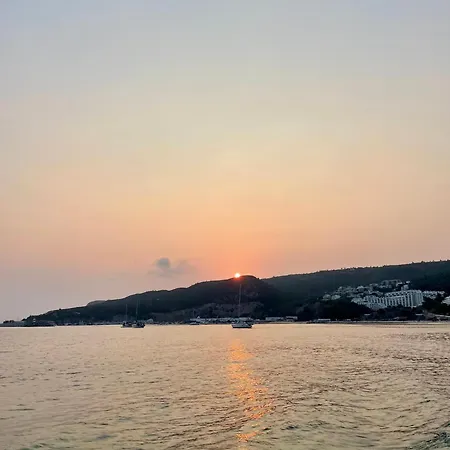 Luxury Villa- Pool, Garden, Total Privacy 别墅 *