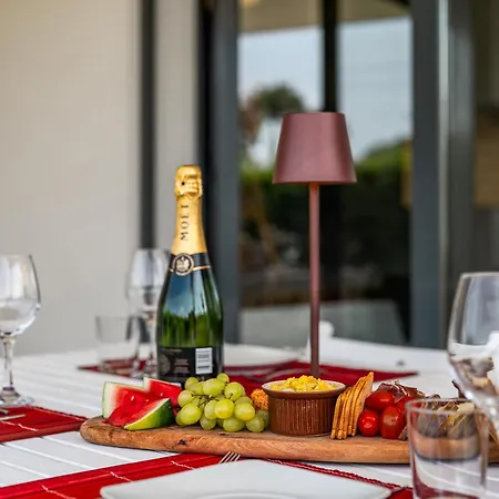 Luxury Villa- Pool, Garden, Total Privacy Sesimbra