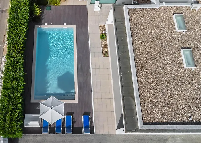 Sesimbra Villa With Private Pool And Garden - Total Privacy