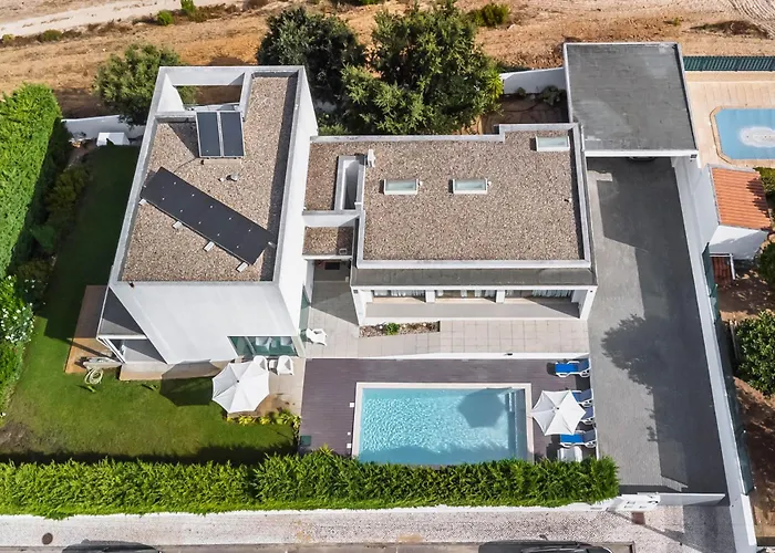 Sesimbra Villa With Private Pool And Garden - Total Privacy * Sesimbra