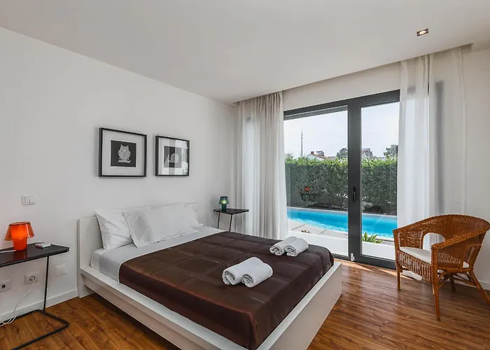 Sesimbra Villa With Private Pool And Garden - Total Privacy Villa *