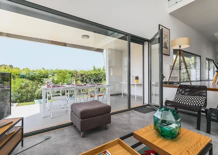 Luxury Villa- Pool, Garden, Total Privacy *