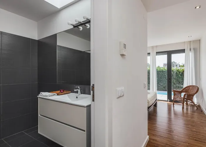 Sesimbra Villa With Private Pool And Garden - Total Privacy *