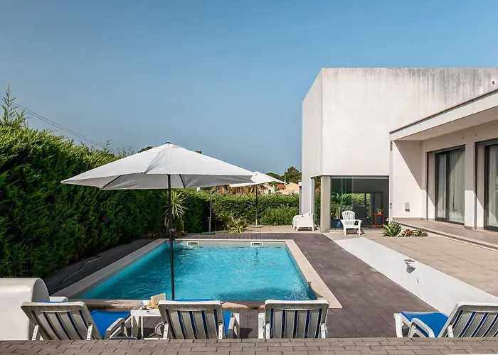 Sesimbra Villa With Private Pool And Garden - Total Privacy *