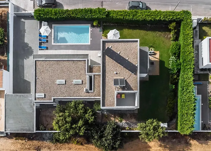 Sesimbra Villa With Private Pool And Garden - Total Privacy *
