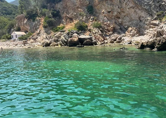 Sesimbra Villa With Private Pool And Garden - Total Privacy *